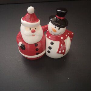 Unbranded Santa & Snowman Hugging Christmas Salt & Pepper Shakers 4" High